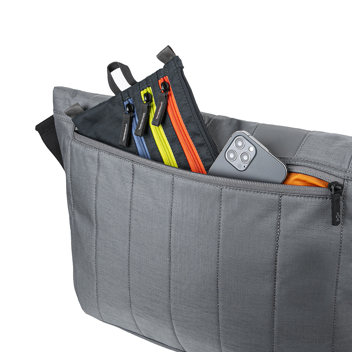 Dinky Di Messenger 16''