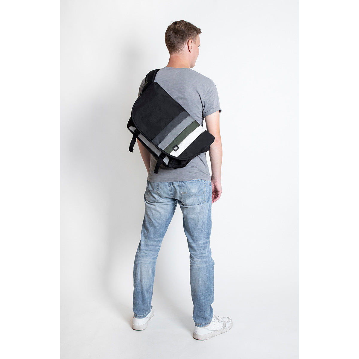 Crumpler messenger on sale