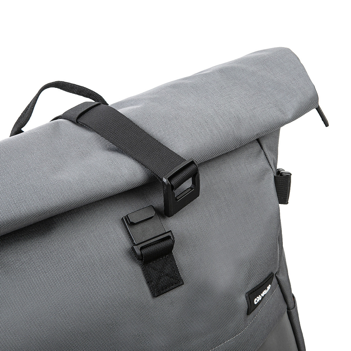 Road Mentor M Rolltop Rucksack grau geöffnete Schnalle